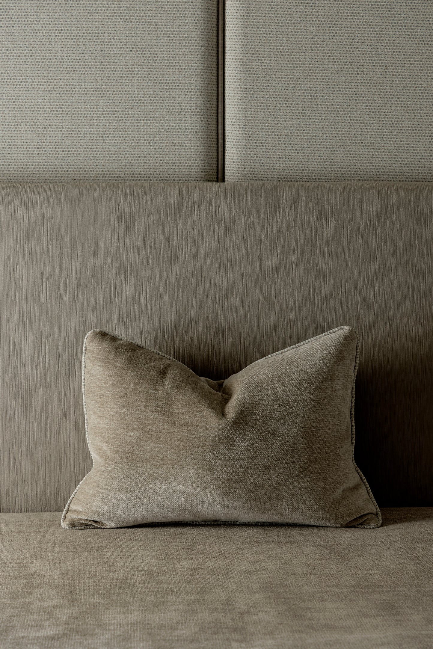 
                  
                    Reeves Cushion Set
                  
                