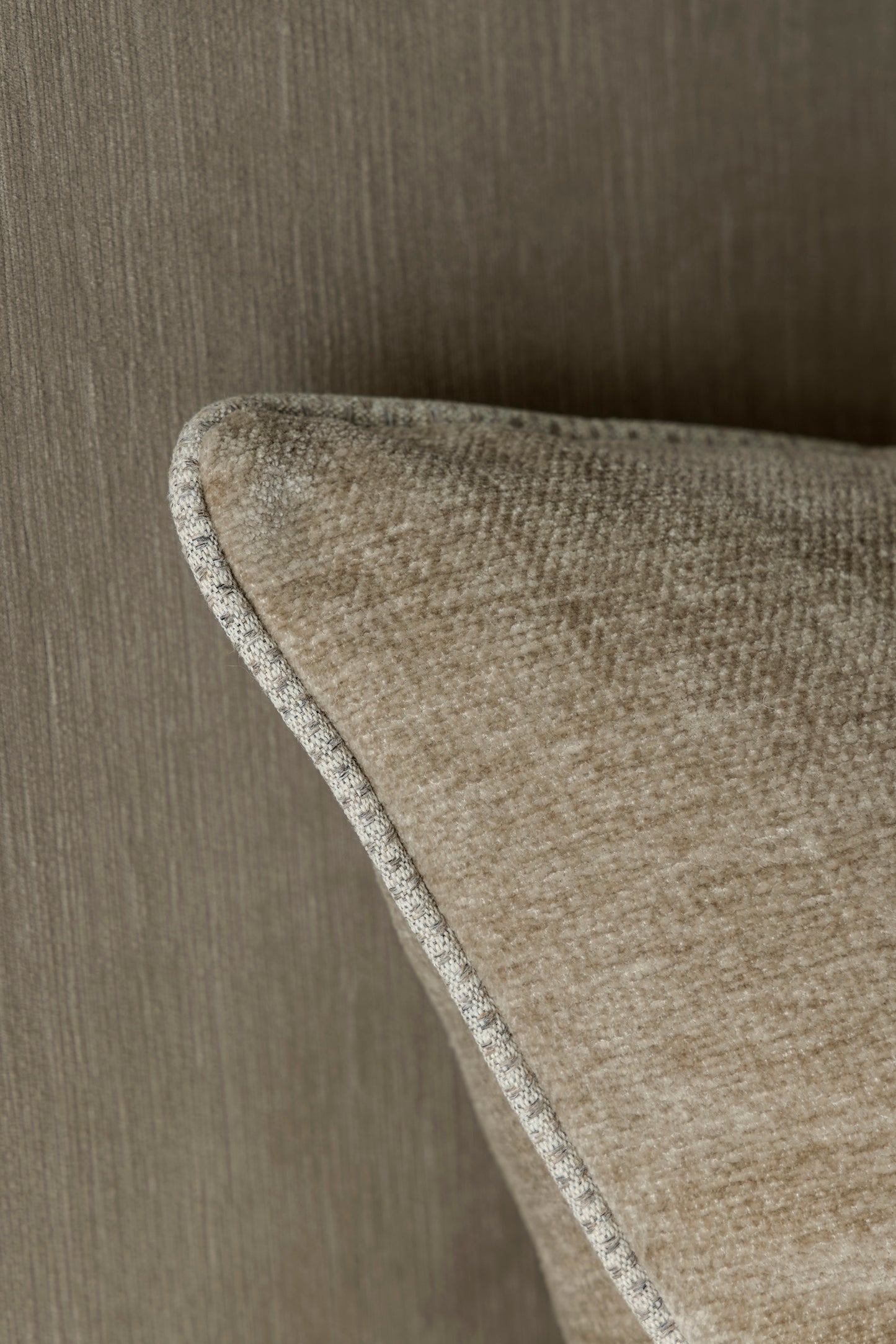 
                  
                    Reeves Cushion Set
                  
                