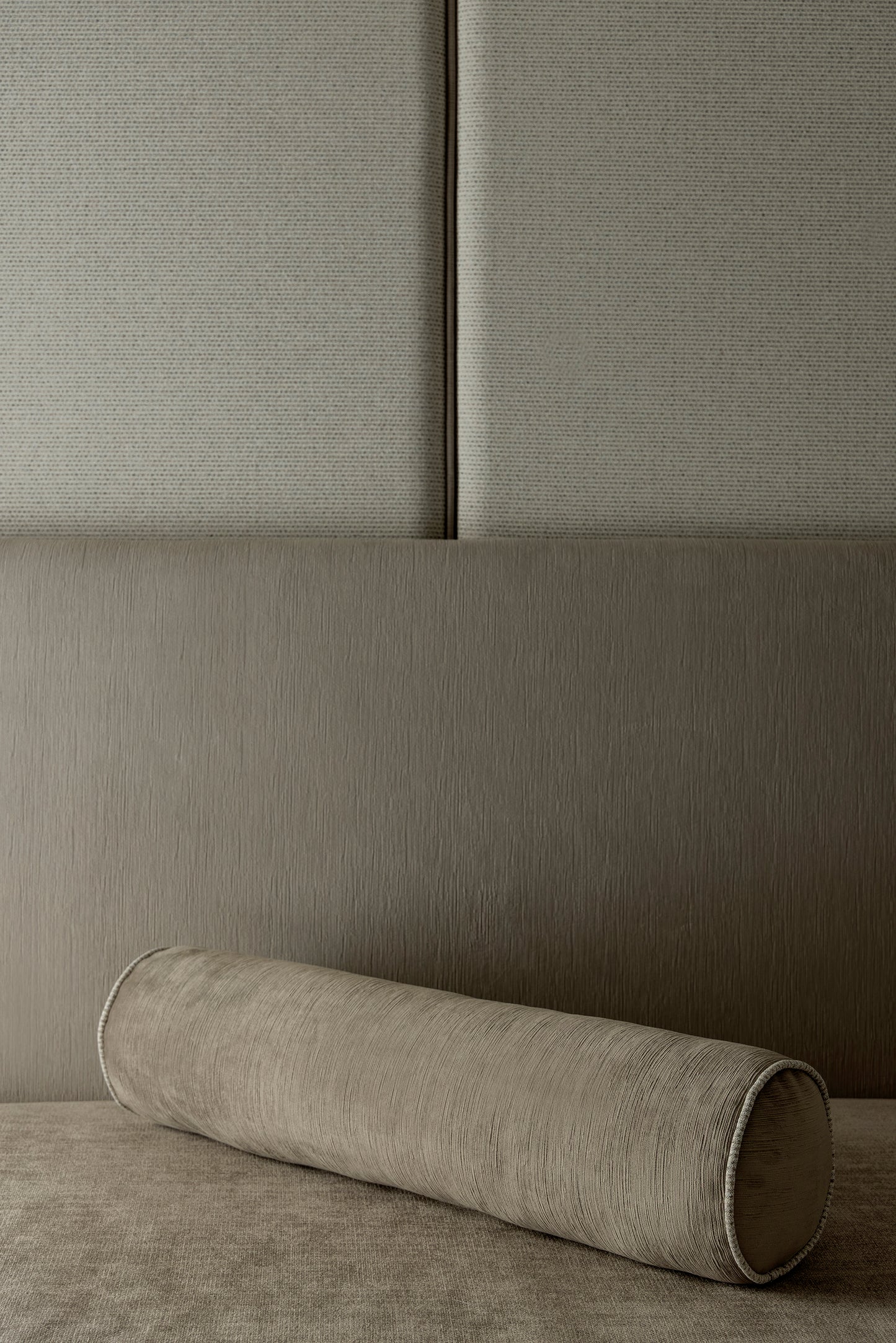 
                  
                    Reeves Cushion Set
                  
                