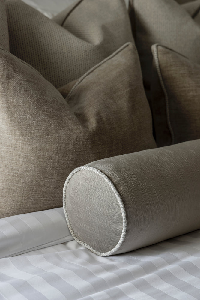 
                  
                    Reeves Cushion Set
                  
                