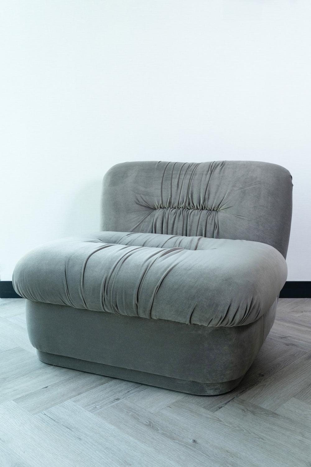 Lauri Armchair